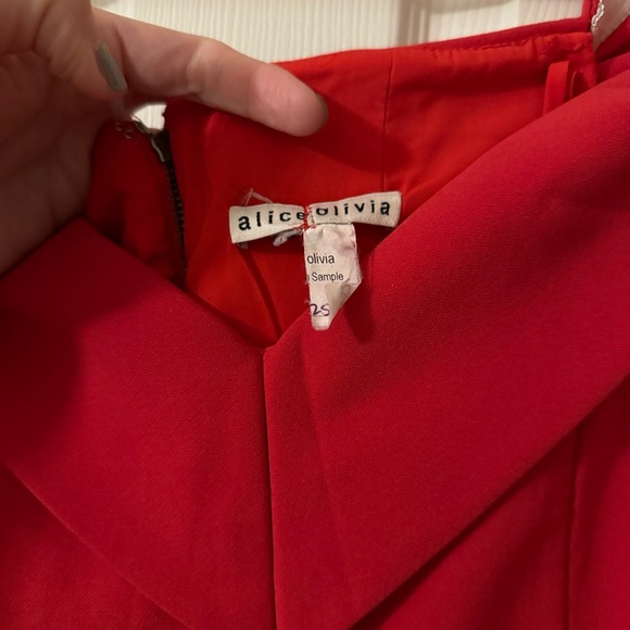 Alice + Olivia Poppy Red Off The Shoulder Fitted Dress - Picture 4 of 4